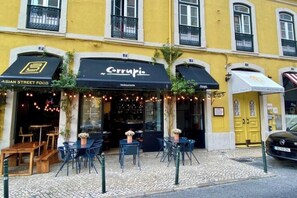 Outdoor dining - Superior Studio 6 with Mezzanine (Lisboa)