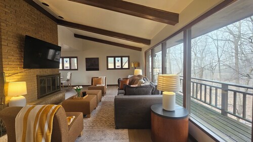 Serene 4-bedroom house with brook and forest in charming Racine