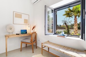 House, 3 Bedrooms, Beachfront | Interior