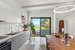Casa, 3 habitaciones, frente a la playa | Cocina privada