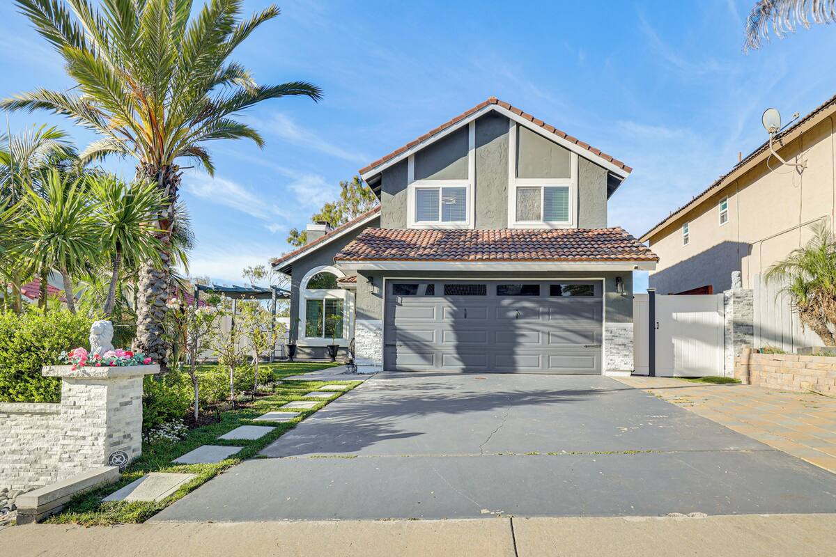 Apartment (3 Bedrooms) | Front of property