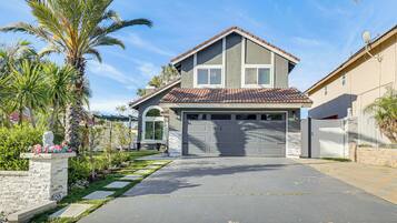 Apartment (3 Bedrooms) | Front of property