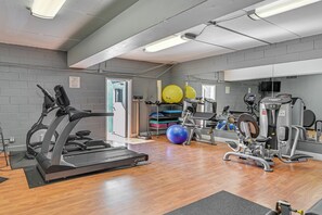 Interior - Walk to Beach: Condo w/ Pool Access in Oceanside! (Oceanside)