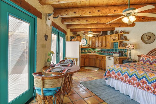 6 Mi to Texas Tech: Studio w/ Shared Pool & Grill