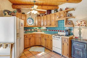 Interior - 6 Mi to Texas Tech: Studio w/ Shared Pool & Grill (Lubbock)