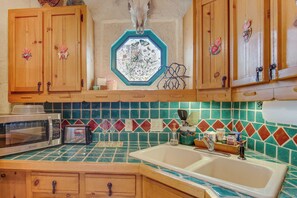 Interior - 6 Mi to Texas Tech: Studio w/ Shared Pool & Grill (Lubbock)