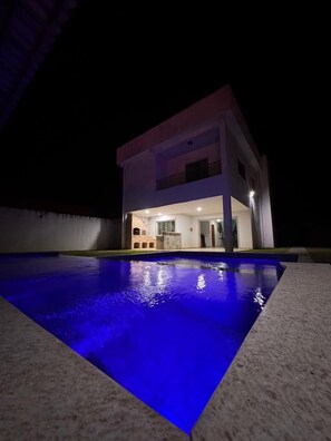 Outdoor pool - Casa Sol e Sal is the beach house with a pool for your family. (Prado)