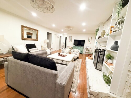 Farmhouse Retreat for Family Reunions, Weddings, LMU Visits & Norris Lake escape