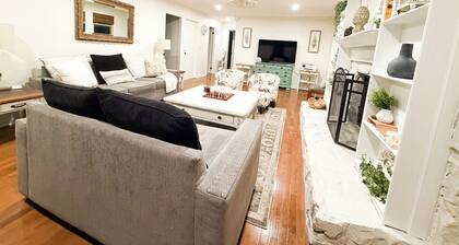 Farmhouse Retreat for Family Reunions, Weddings, LMU Visits & Norris Lake escape