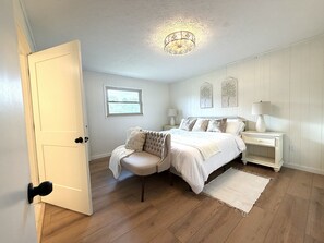 4 bedrooms, iron/ironing board, WiFi, bed sheets - Relax at our Peaceful Farmhouse Retreat Near Norris Lake, LMU & Cumberland Gap (New Tazewell)