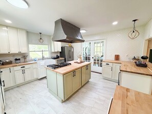 Private kitchen - Relax at our Peaceful Farmhouse Retreat Near Norris Lake, LMU & Cumberland Gap (New Tazewell)