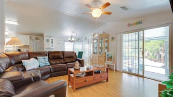 House (2 Bedrooms) | Interior