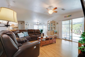 House (2 Bedrooms) | Interior