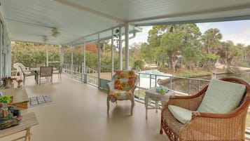 Vista frontal de la propiedad