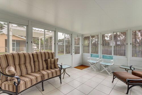 Screened Porch + Patio: Group Getaway in Palm Bay!