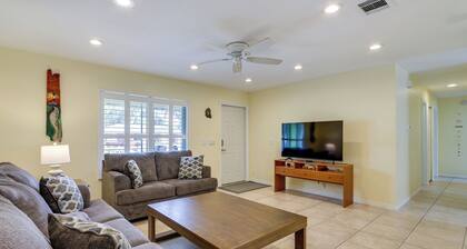 Screened Porch + Patio: Group Getaway in Palm Bay!