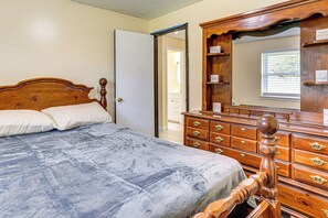 House (3 Bedrooms) | Interior - 8 Mi to Bricktown Fun: Quiet Family Retreat (Oklahoma City)