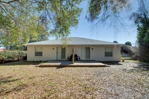 House (2 Bedrooms) | Interior - Steps From Crystal River: Crystal River Getaway! (Crystal River)