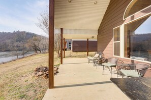House (2 Bedrooms) | Interior - Viewing Deck! Scenic Sanctuary in Mountain Home (Mountain Home)