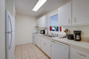 Apartment (2 Bedrooms) | Interior - Hike, Fish & Scallop Near Three Sisters Springs (Crystal River)