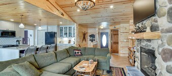 Luxe Hideaway on Houghton Lake: Families Welcome!