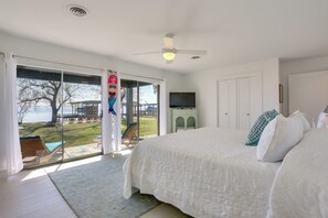 House (3 Bedrooms) | Interior - 'the Lake House' w/ Dock & Patio in Livingston (Livingston)