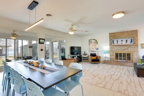 House (3 Bedrooms) | Interior - 'the Lake House' w/ Dock & Patio in Livingston (Livingston)
