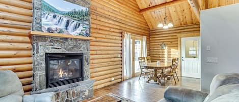 House (5 Bedrooms) | Interior