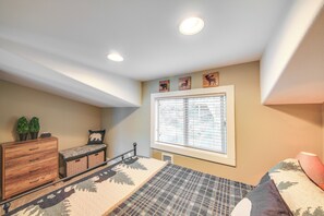 Interior - Hike, Fish & Unwind: Cocolalla Lake Home w/ Dock! (Cocolalla)