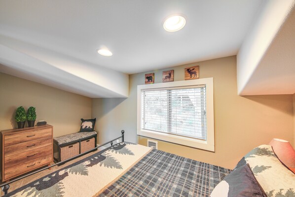 Interior - Hike, Fish & Unwind: Cocolalla Lake Home w/ Dock! (Cocolalla)