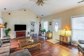 House (3 Bedrooms) | Front of property