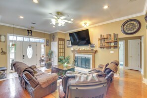 House (3 Bedrooms) | Interior - Explore Gulf Coast & Beyond! Home w/ Yard & Games (Long Beach)