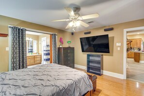 House (3 Bedrooms) | Interior - Explore Gulf Coast & Beyond! Home w/ Yard & Games (Long Beach)