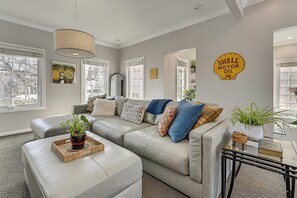 House (3 Bedrooms) | Interior - Endless Fun! Family Home w/ Spacious Yard in Clive (Clive)