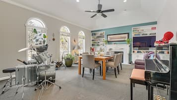 House (3 Bedrooms) | Front of property