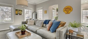 克莱夫宽敞庭院的家庭欢乐之家