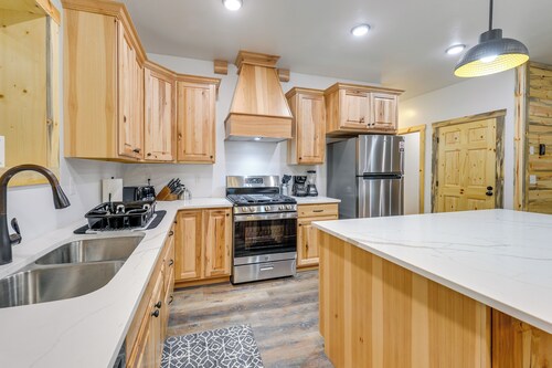 Covered Patio, Creek & Mtn Views: Afton Nature Hub