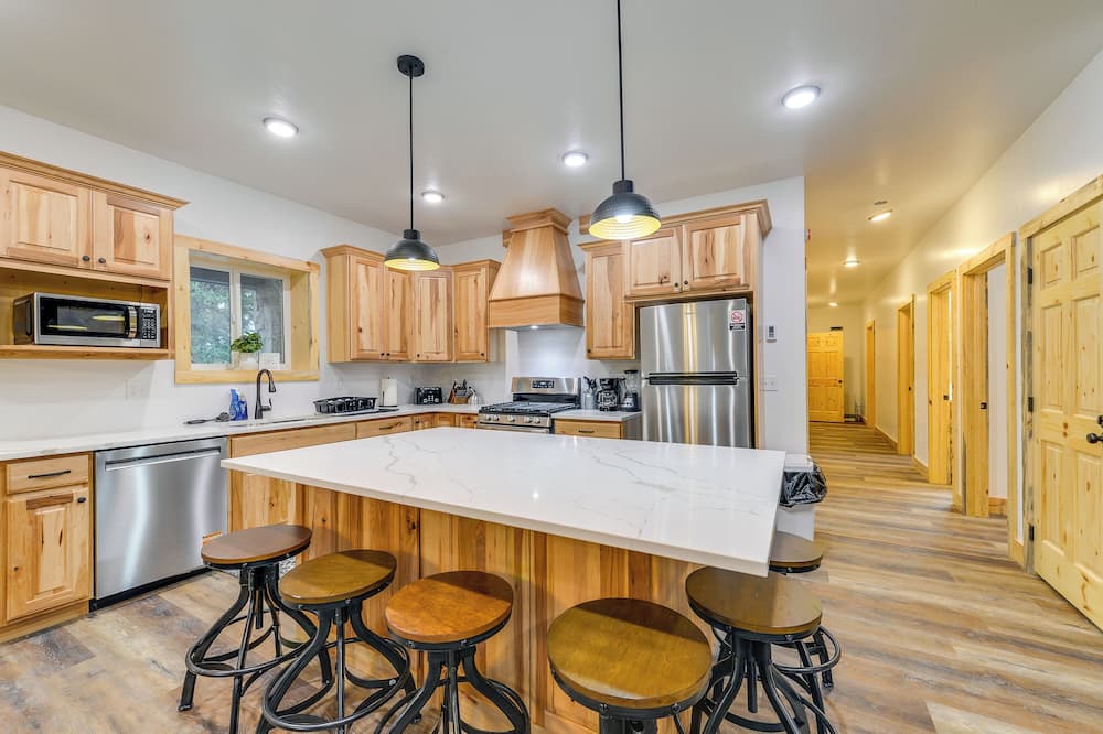 Covered Patio, Creek & Mtn Views: Afton Nature Hub - Turnerville, WY