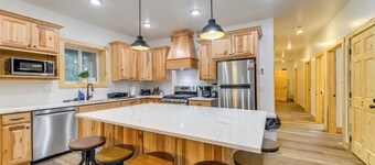 Covered Patio, Creek & Mtn Views: Afton Nature Hub