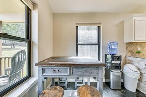 Interior - Private 60-acre Retreat Near Lake Murray & Texoma (Marietta)