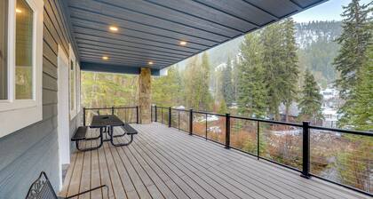 Mountain Retreat By the River: Star Valley Getaway