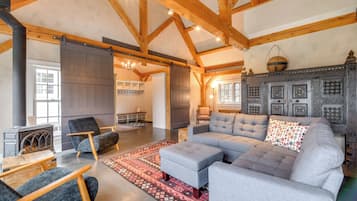 House (4 Bedrooms) | Front of property
