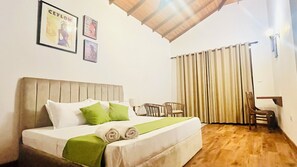 Desk, laptop workspace, soundproofing, free WiFi - Mara Villa Katunayake - 5 Mins to Colombo Airport (Seeduwa - Katunayake)