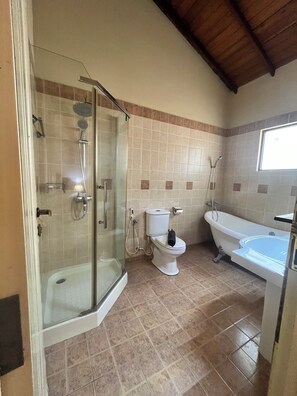 Bathroom - Mara Villa Katunayake (Katunayake)