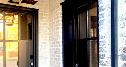 Heart of downtown - luxury loft with king and bunk rooms - super walkable