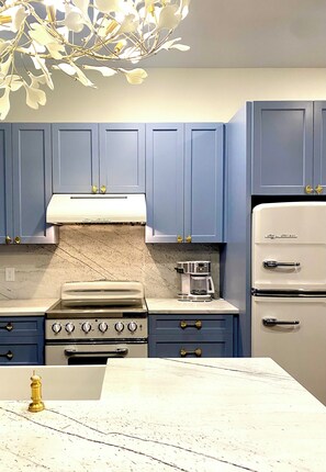 Private kitchen - Heart of downtown - luxury loft with king and bunk rooms - super walkable (Chattanooga)