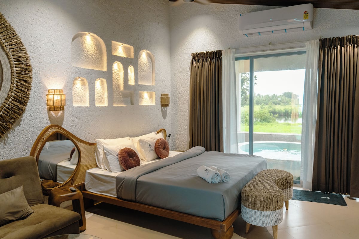 Cottage, vue partielle sur le lac