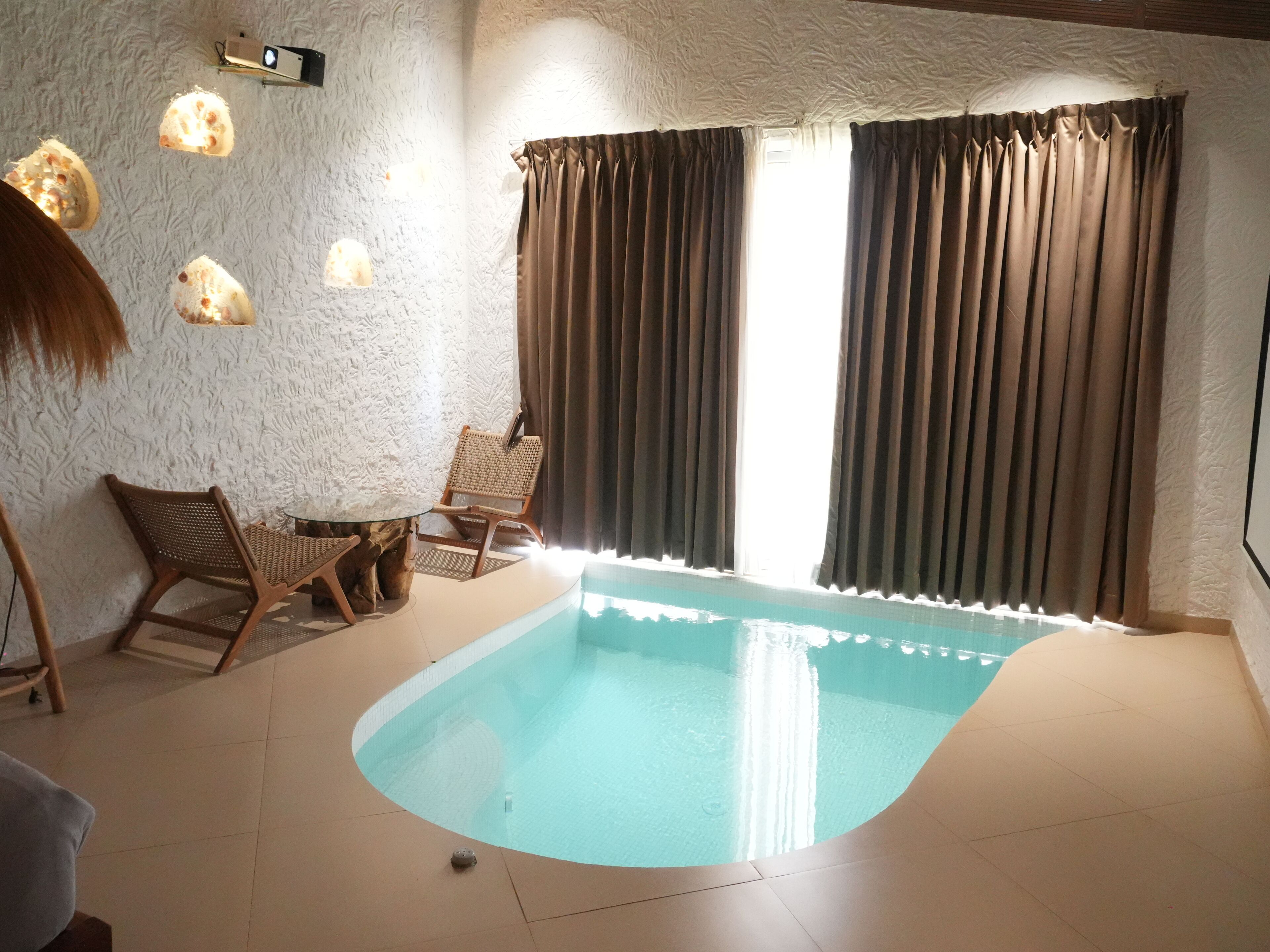 Honeymoon Cottage, Partial Lake View | Iron/ironing board, free WiFi, bed sheets