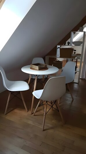 Dining - Guest House 'La Lizardiere Des Landes' with Shared Pool, Shared Garden and Wi-Fi (La Flèche)