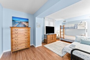 5 bedrooms, desk, iron/ironing board, travel crib